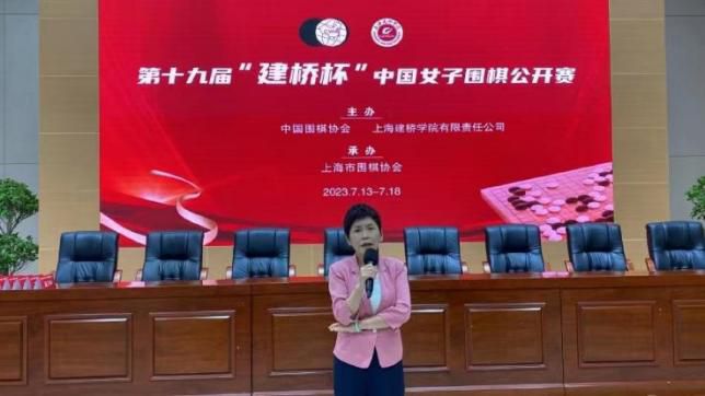 在新生儿面前，小葵温柔说道“感谢你的降生！