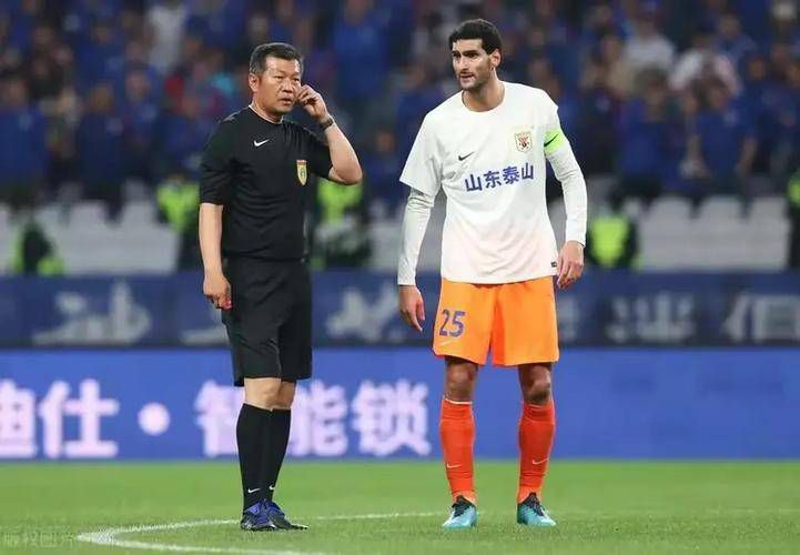 郭书瑶露胸短裙可爱亮相 称赞林依晨为心中女神 2013-08-23 由郭书瑶所主演的两部电影《志气》、《大野狼和小绵羊的爱情》顺利通过金马第一阶段初选，演技大跃进获得一致好评，瑶瑶兴奋表示：“很开心，感谢大家的肯定。