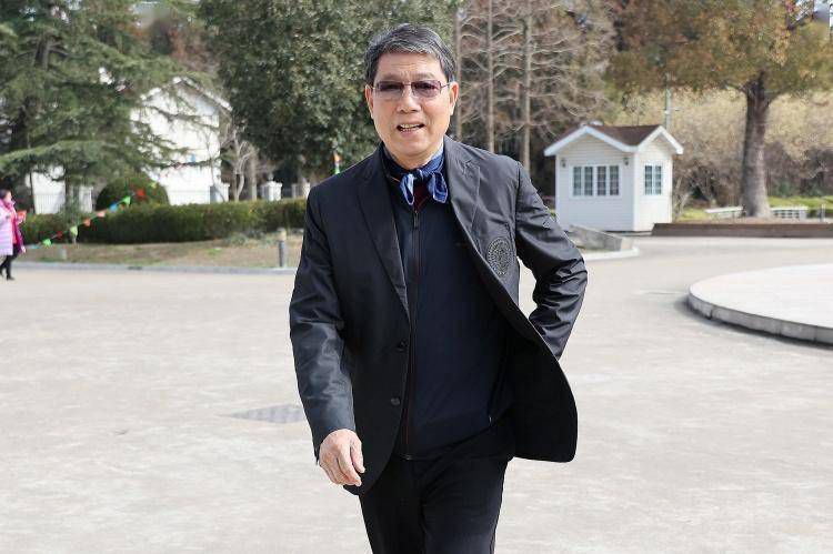 片方官宣之后，网友立刻讨论起两代李文彬的相似度。