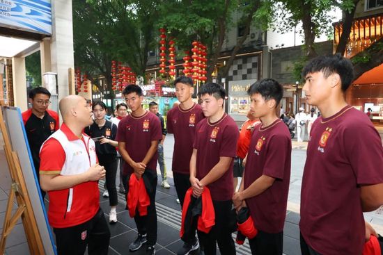 ”“那一刻儿子明白，你可以无限接近那段关系，却无法真正抵达。