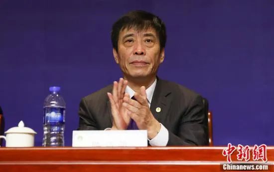 此前，他已经确定为《复联6》编剧。