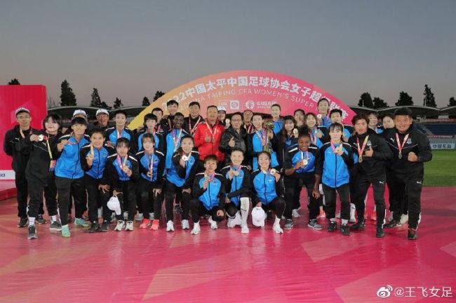 杨洋登杂志创刊号封面 笃定不移开启坚韧之旅 2019-05-23 5月23日，杨洋最新封面大片出炉，携主题“坚韧之旅”登封杂志创刊号，质感十足。