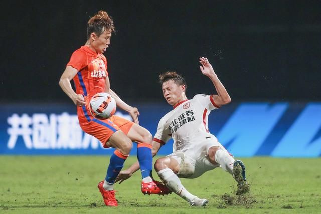 张丰毅受邀赴北电当考官 甄子丹边弹边唱秀才艺 2015-03-17 今年北京电影学院特邀演员甄子丹、张丰毅参与招生，二人将担任北电高职学院表演专业复试考官。