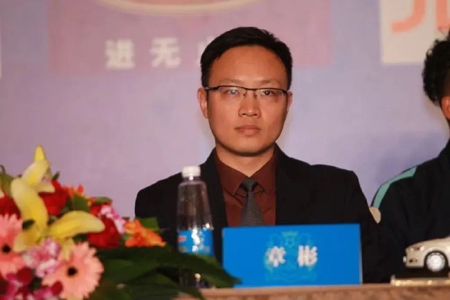 此沙身上自带的“野性”味道并没有被明亮的时装掩盖，反而 对话此沙 | 《封神第二部》上映前，他先带来惊喜 2024-12-15 卧薪尝胆多年的此沙，在2024年迎来了他演艺事业的爆发期。