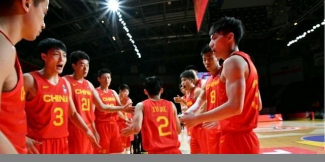 伊丽莎白·班克斯等出席。