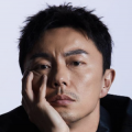 Baby与姐妹同游迪士尼 小海绵低头抠手萌态十足 2019-07-16 7月16日，有网友晒出Angelababy带小海绵与好姐妹同游迪士尼的大合照。