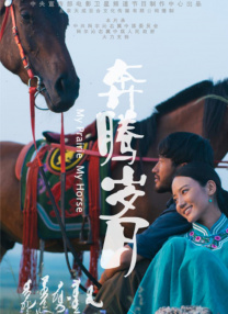 霍利·格林格穿深v露胸黑裙性感妖娆。